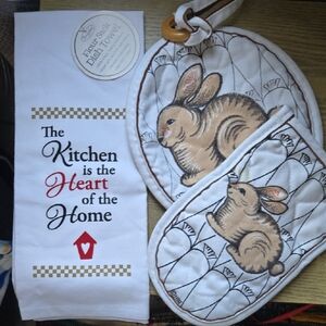 Bunny Design Kitchen Towel and Pot Holder Set